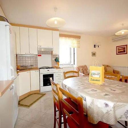 Family Friendly With A Swimming Pool , Krk - 20500 Διαμέρισμα Malinska