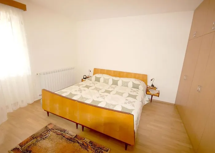 Apartment Family Friendly With A Swimming Pool , Krk - 20500 Malinska